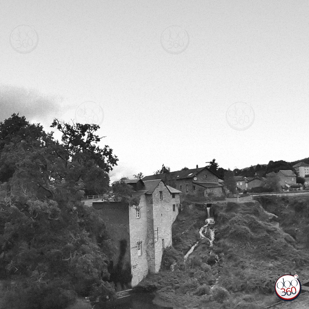 Photo 360° immersive en noir et blanc, prise en Haute-Vienne, en région Nouvelle-Aquitaine.Plongez dans la photo !