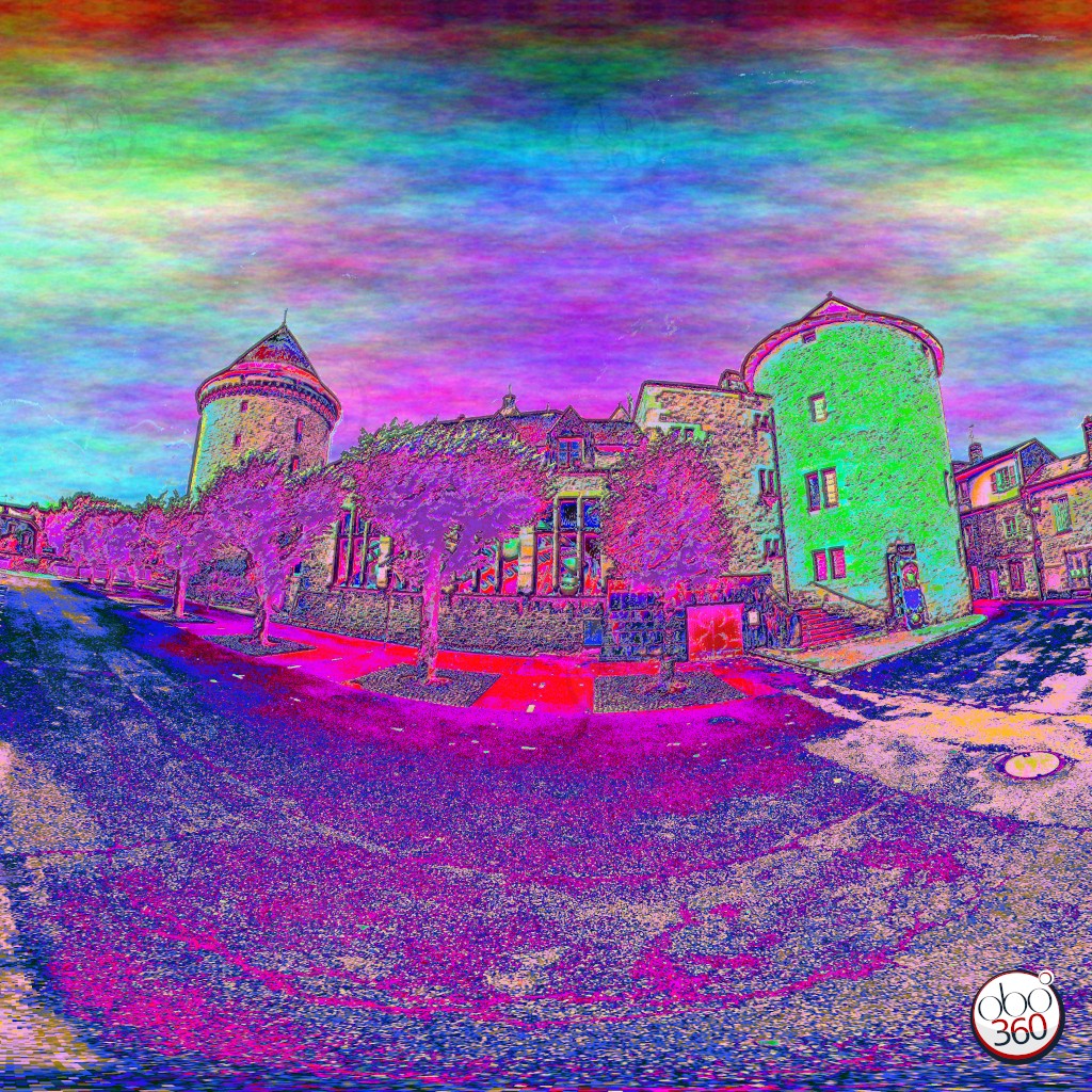Composition artistique à partir d'une prise de vue à 360°.Photo réalisée dans la ville médiévale de Bourganeuf puis retravaillée de façon à obtenir une photo en partie réelle et en partie imaginaire.