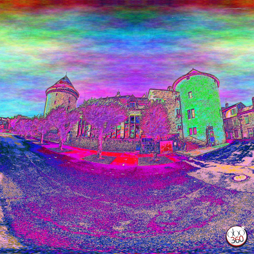 Borga9Delic Composition artistique à partir d'une prise de vue à 360°.Photo réalisée dans la ville médiévale de Bourganeuf puis retravaillée de façon à obtenir une photo en partie réelle et en partie imaginaire.