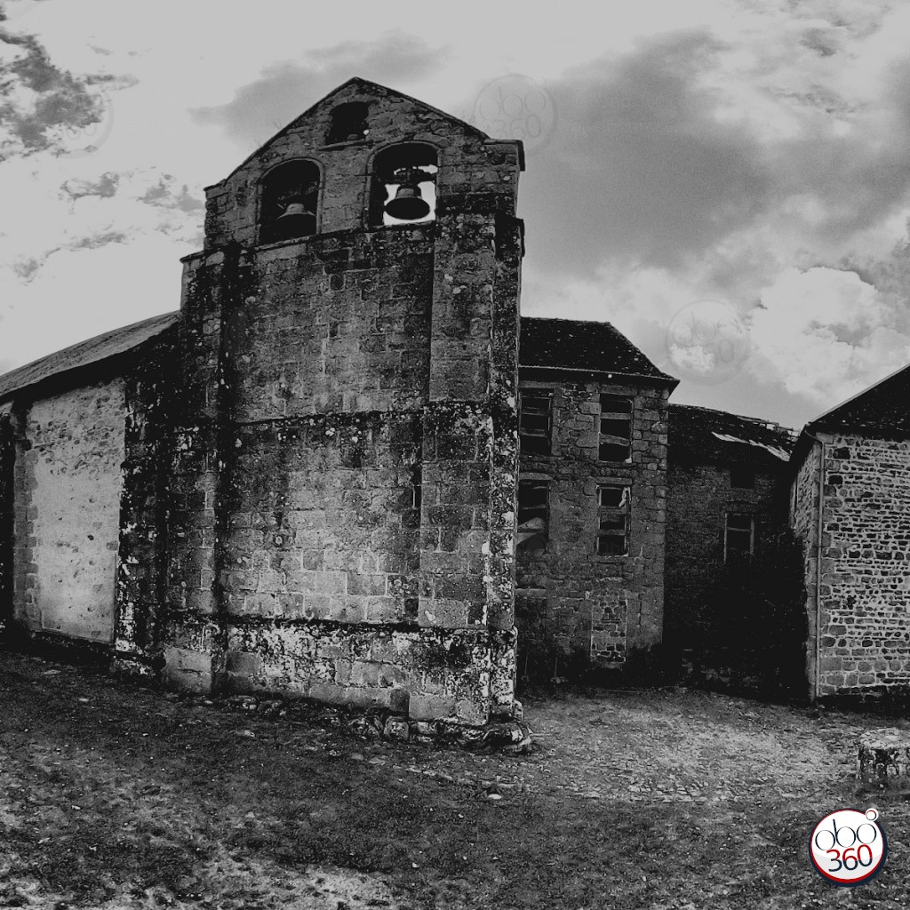 Immersive 360° photo, in black and white, taken in the center of a small village, in Creuse, in New Aquitaine.Dive into the photo!