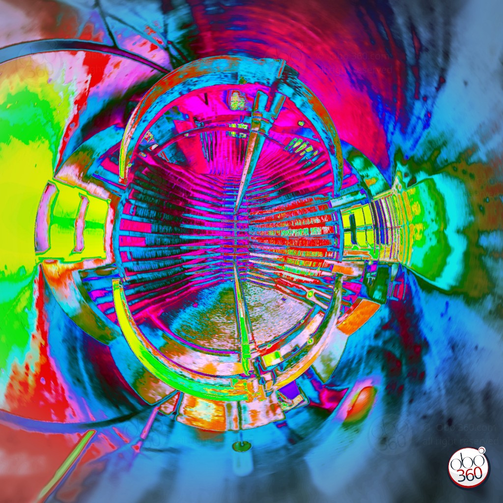 AzayRoofy Composition artistique à partir d'une prise de vue à 360°.Photo réalisée dans une pièce à la charpente visible, d'un château d'Indre-et-Loire, en France.