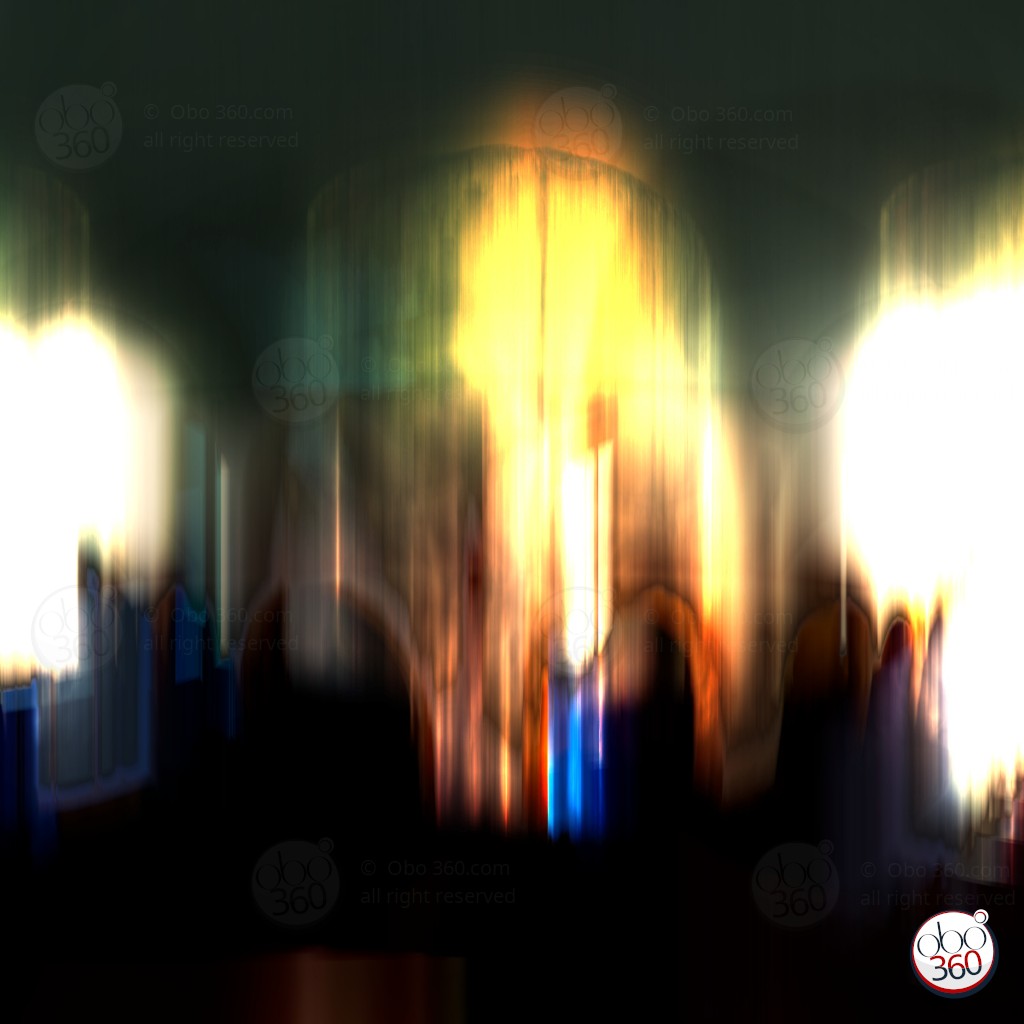 IlluminatedSkull Composition artistique en flou linéaire HD, réalisée depuis une photo à 360°.